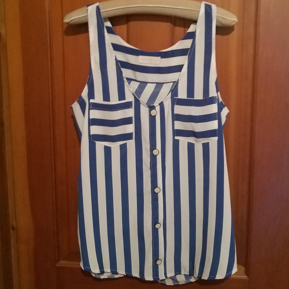Top, sleeveless blouse